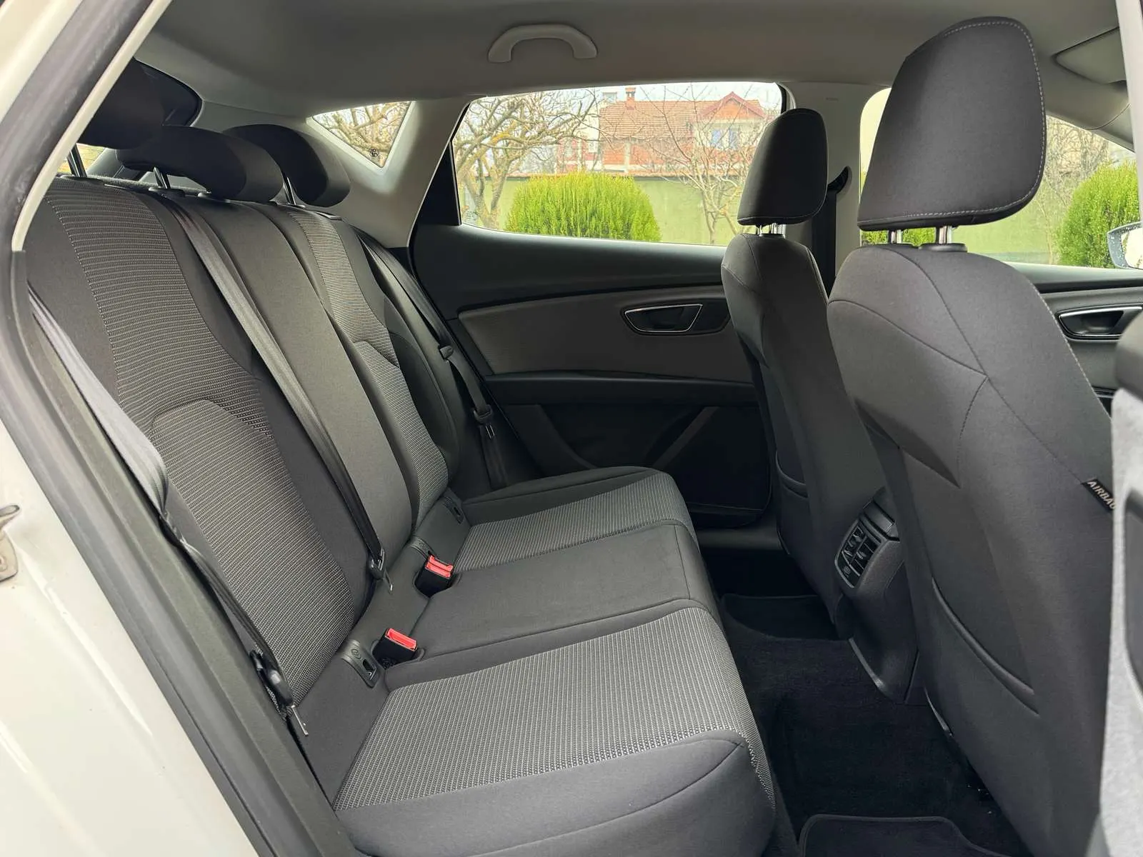 Seat Leon 1.6TDI Facelift - view 6