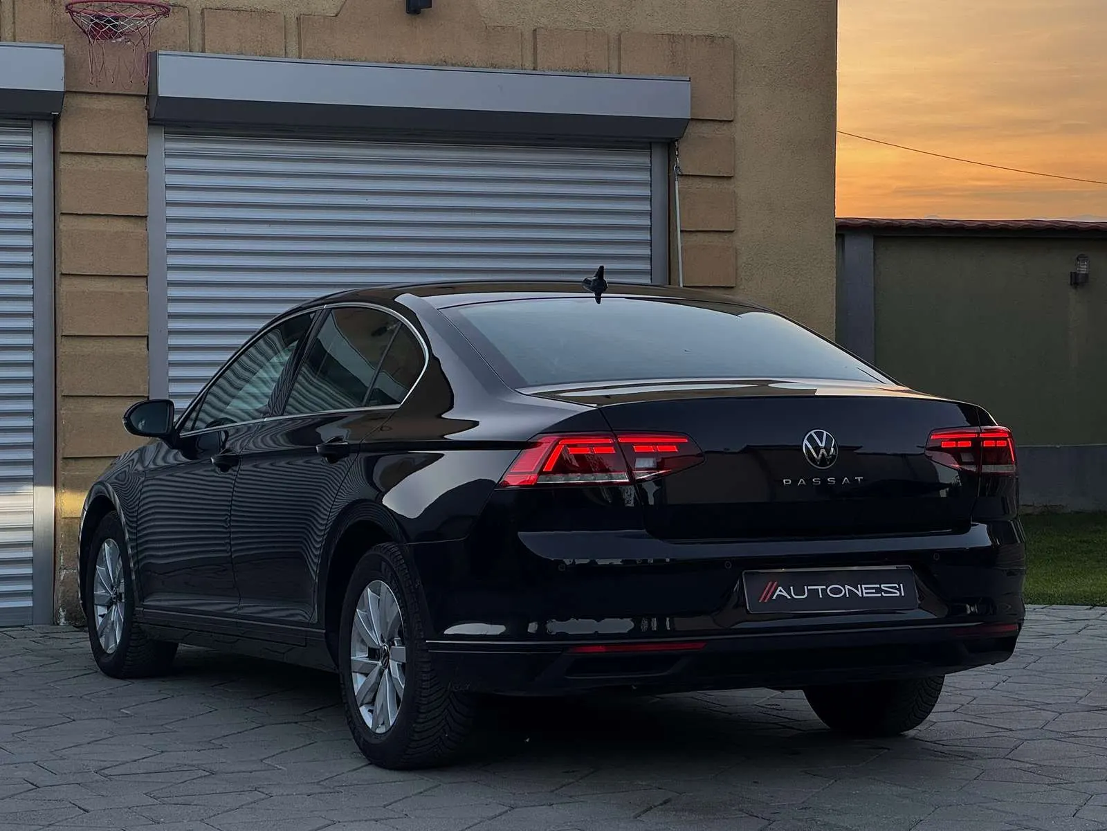 VW Passat 2.0TDI Business Facelift - view 2