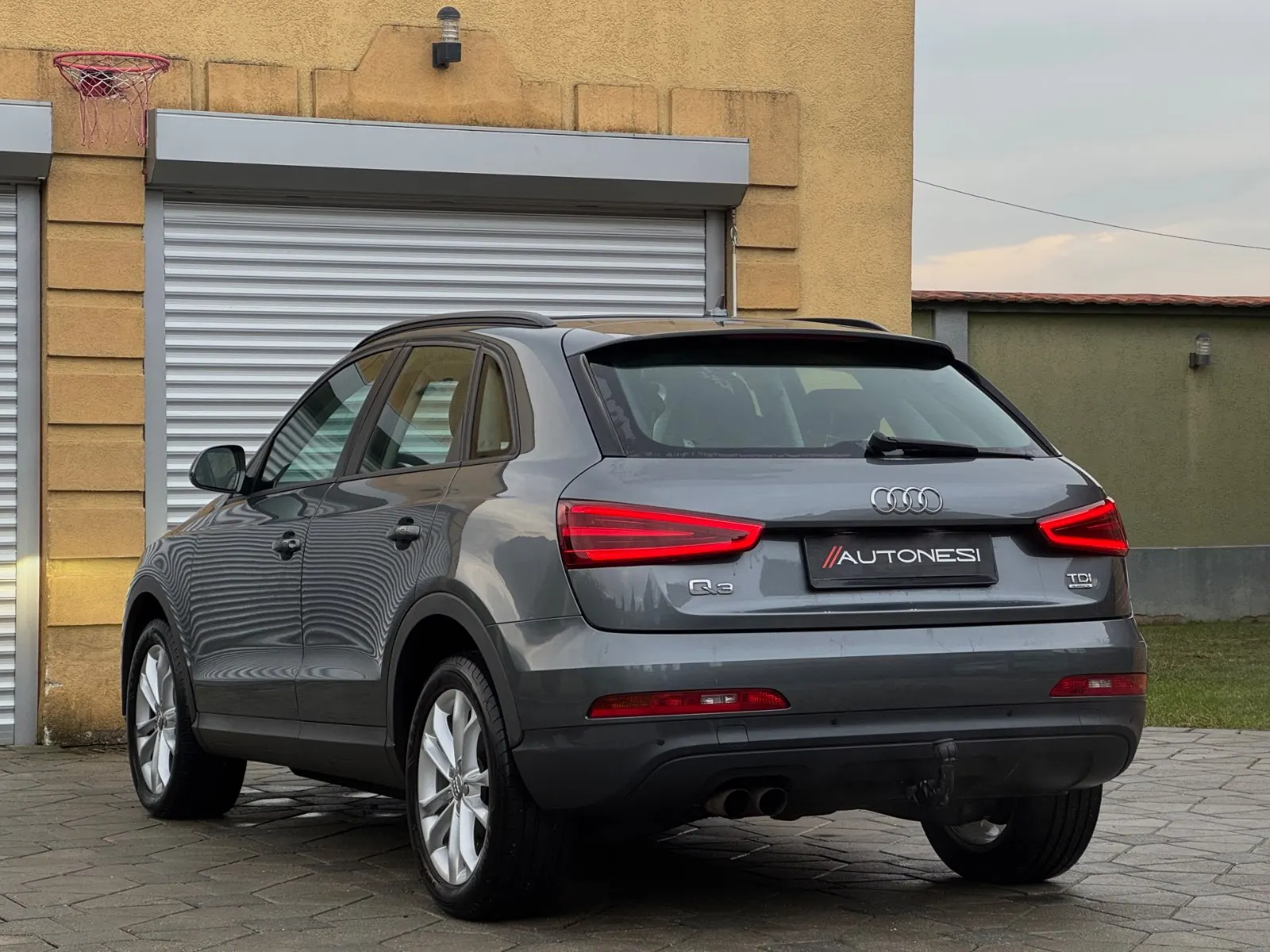 Audi Q3 2.0TDI Quattro S-Tronic - view 3