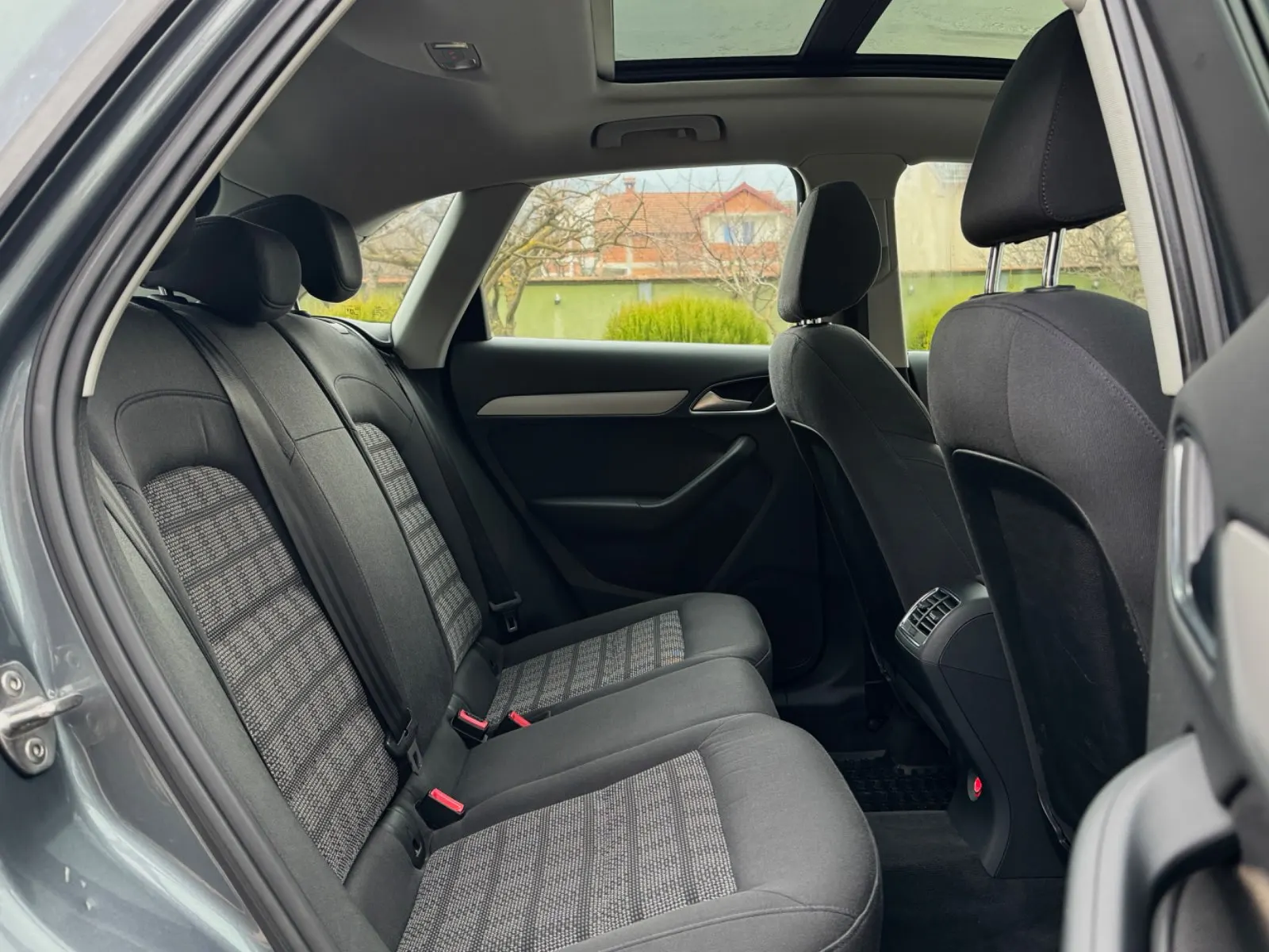 Audi Q3 2.0TDI Quattro S-Tronic - view 6
