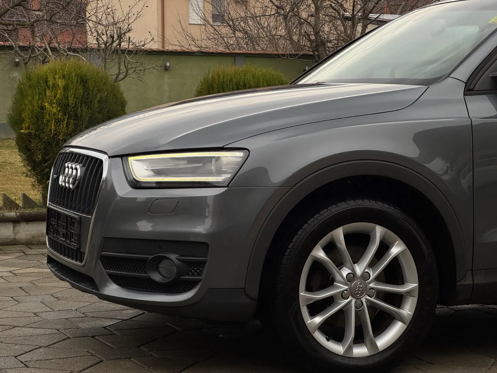 Audi Q3 2.0TDI Quattro S-Tronic - view 10