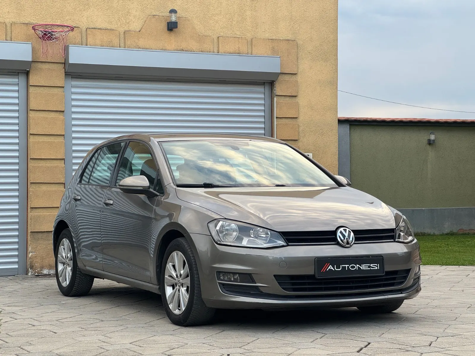VW Golf 7 1.6TDI DSG - view 2