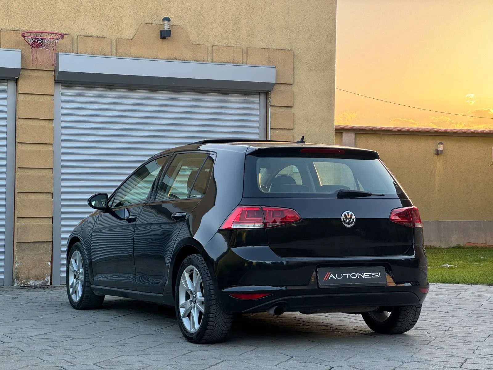 VW Golf 7 1.6TDI DSG Highline - view 4