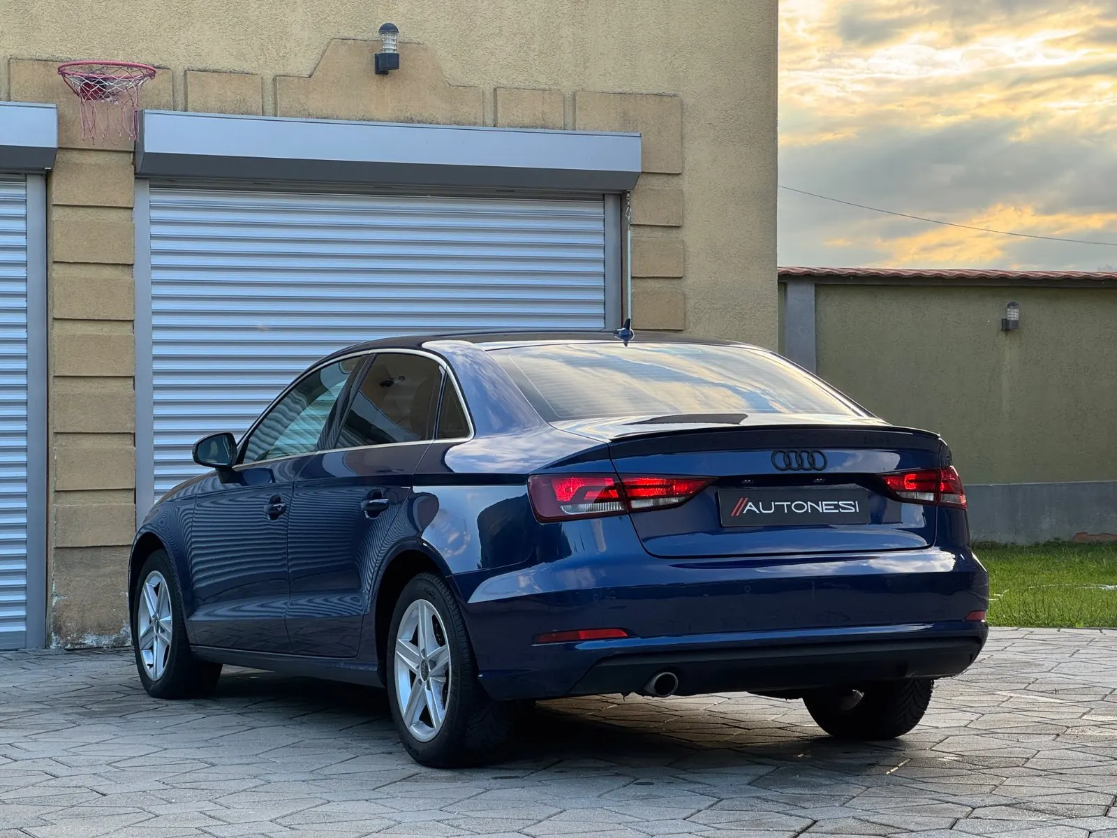 Audi A3 1.6TDI S-Tronic Ambiente Sedan - view 4