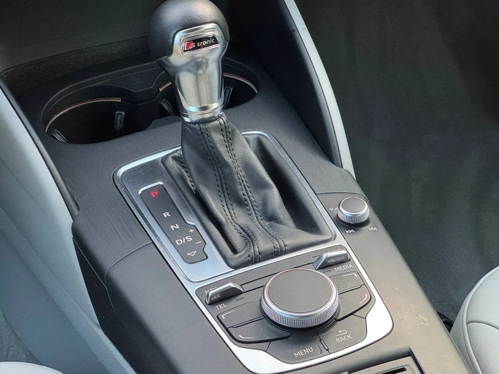 Audi A3 1.6TDI S-Tronic Ambiente Sedan - view 14