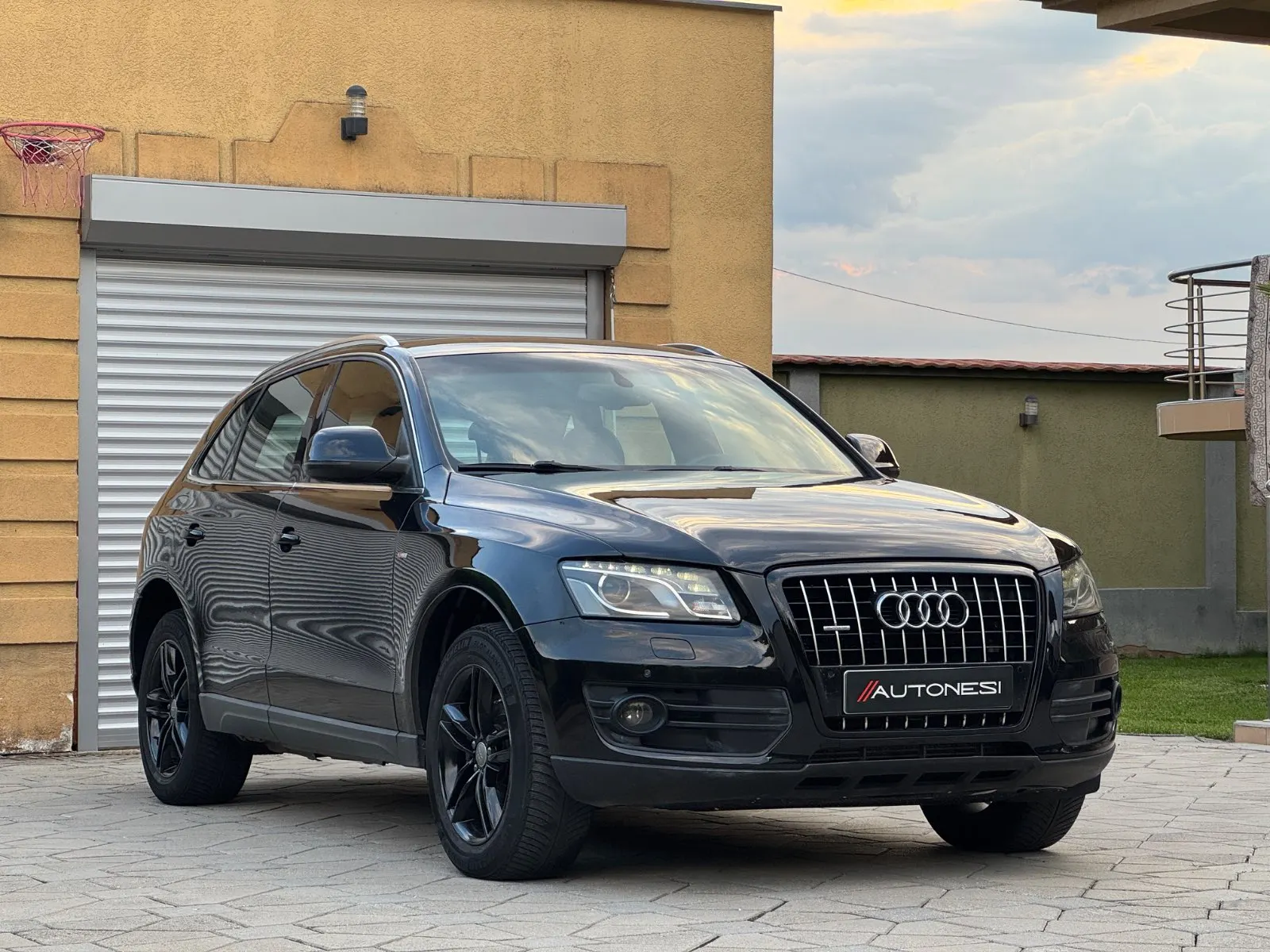 Audi Q5 3.0TDI Quattro S-Line - view 3