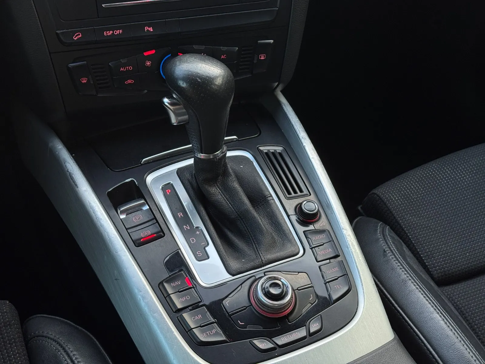 Audi Q5 3.0TDI Quattro S-Line - view 9