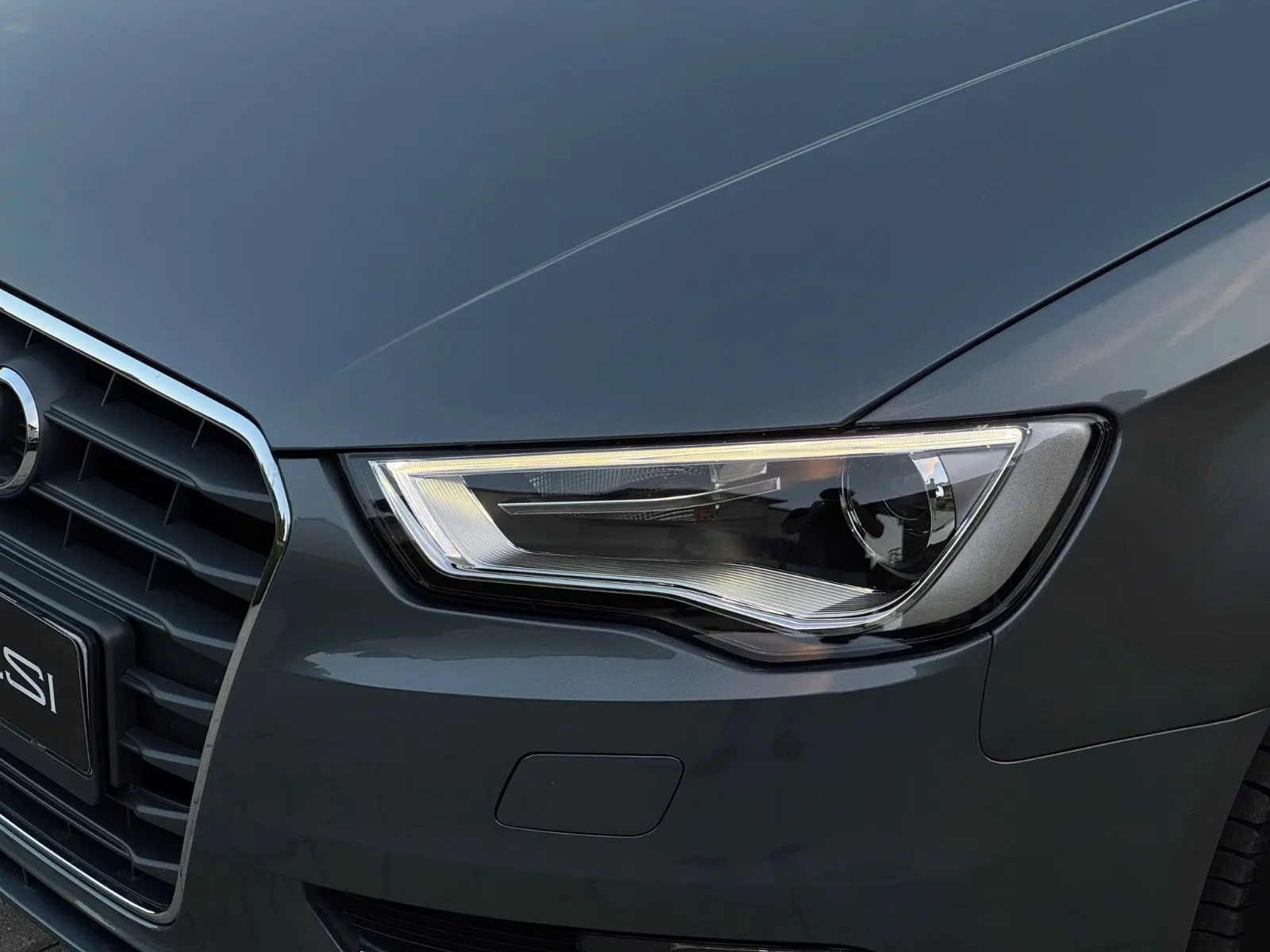 Audi A3 1.6TDI S-Tronic Ambiente - view 4