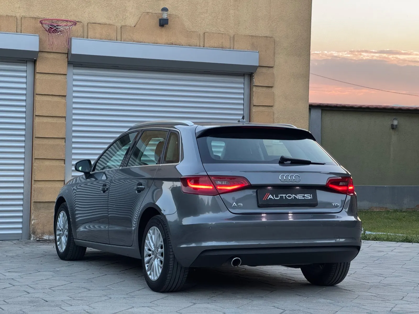 Audi A3 1.6TDI S-Tronic Ambiente - view 6