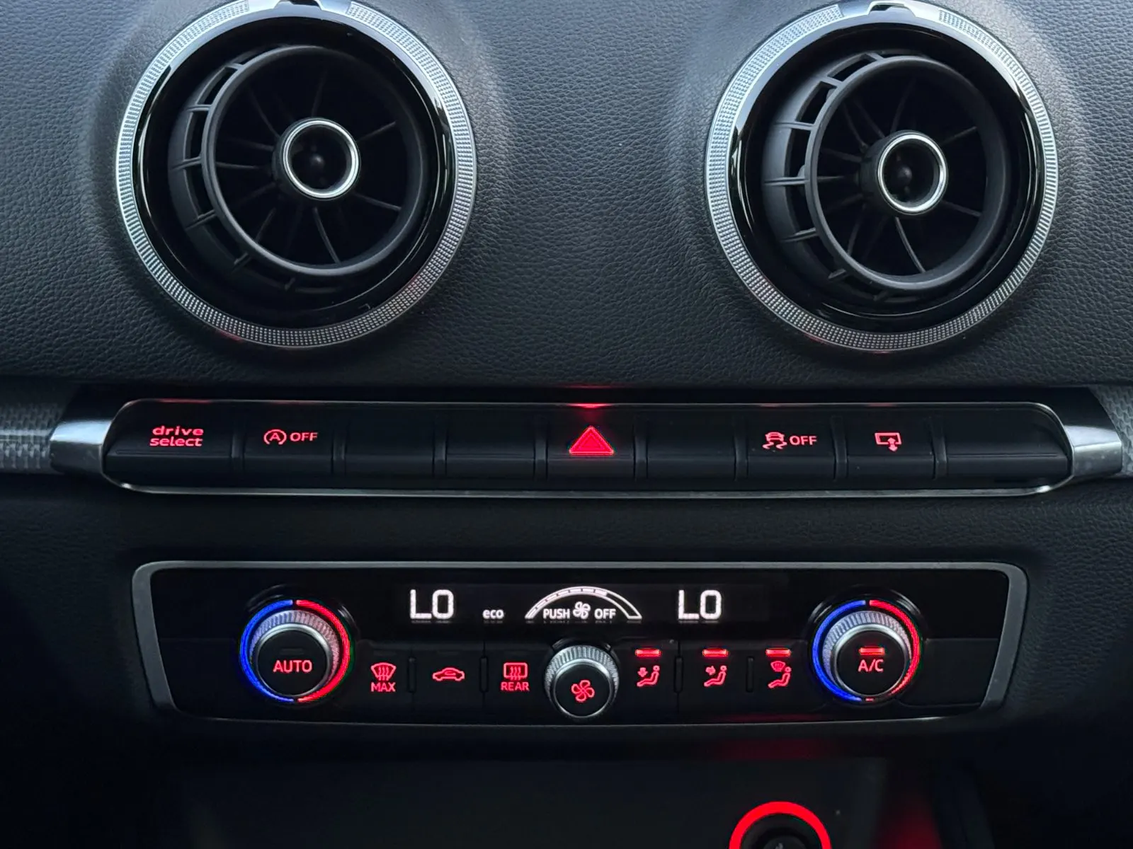 Audi A3 1.6TDI S-Tronic Ambiente - view 12