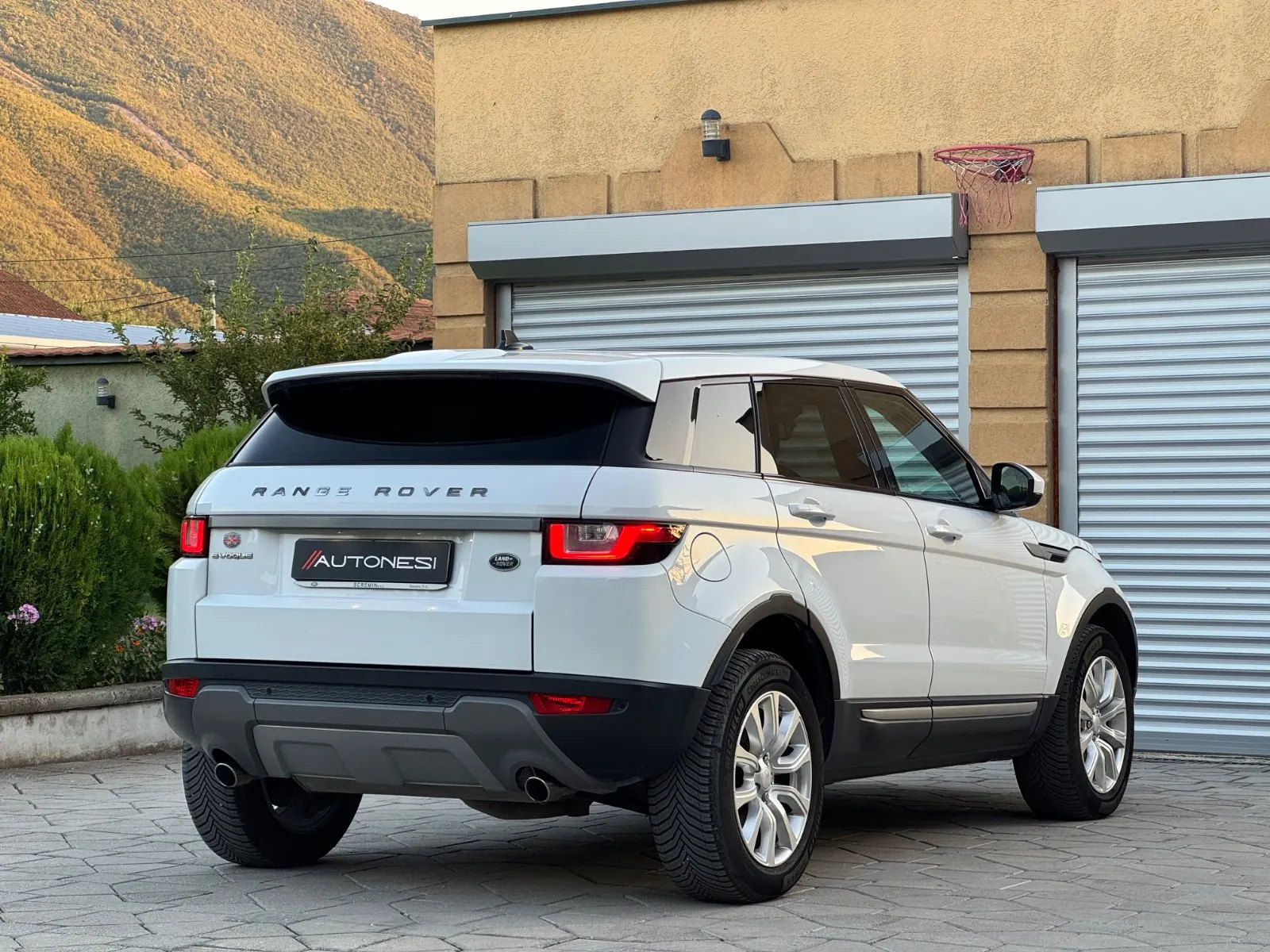 Land Rover Evoque 2.0D (Facelift) - view 2