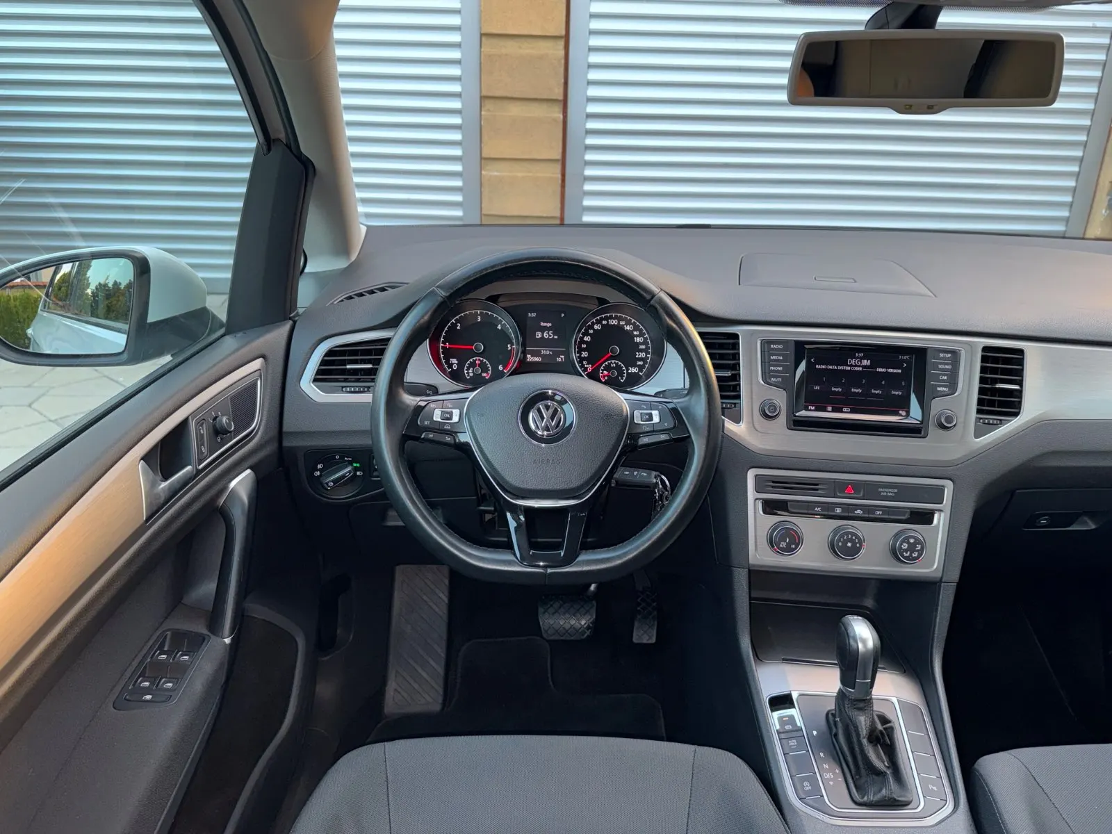 VW Golf VII Sportsvan 1.6 TDI DSG BlueMotion - view 6